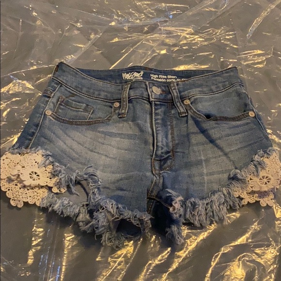 Girls shorts - Picture 1 of 3